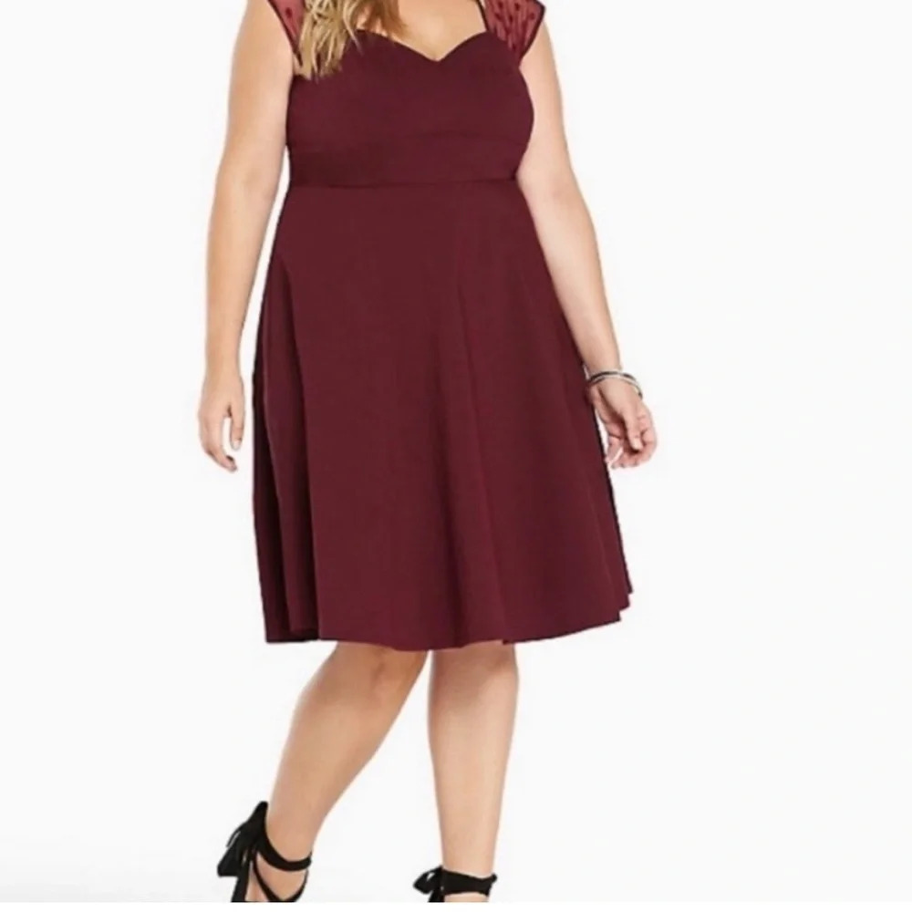 NWT Torrid Sheer Lace Top Cap Sleeve Sweetheart
Neck Skater Dress Burgundy